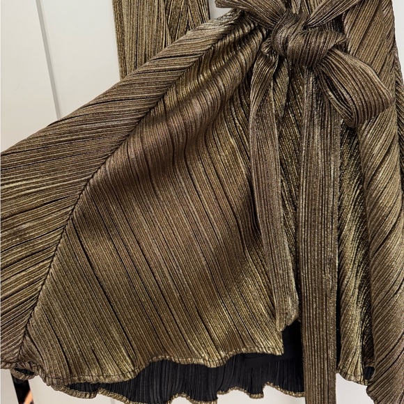 Bardot Metallic Gold Long Sleeve Dress - Picture 4 of 4